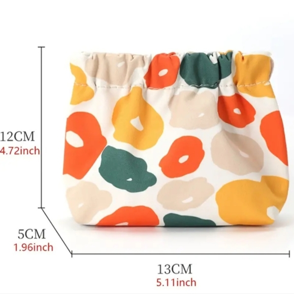 Stylish versatile pouch - Picture 3 of 8